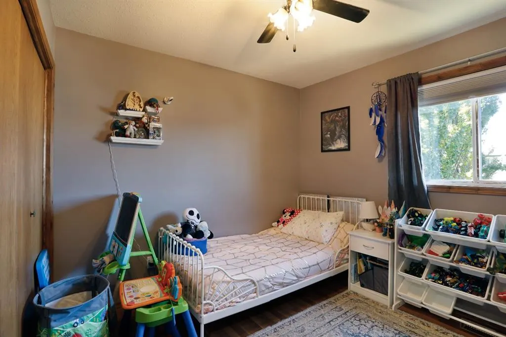 305 3 Street W