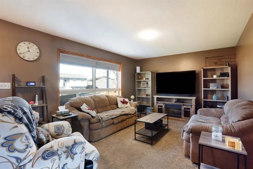 305 3 Street W