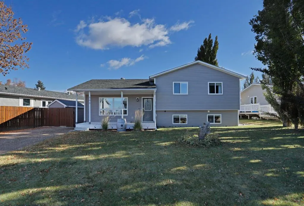 305 3 Street W