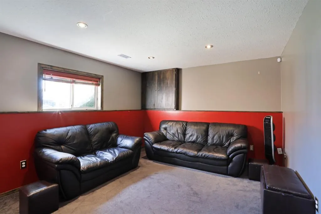305 3 Street W