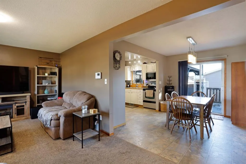 305 3 Street W
