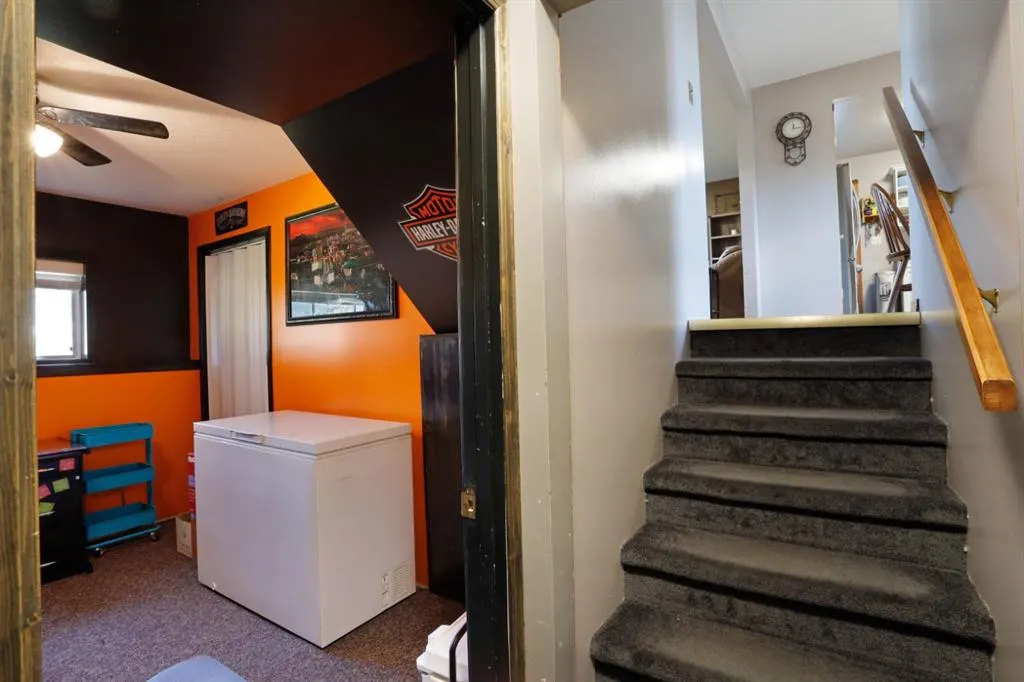 305 3 Street W