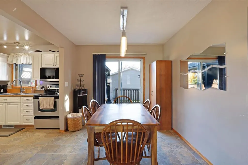 305 3 Street W
