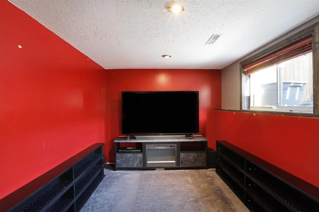 305 3 Street W