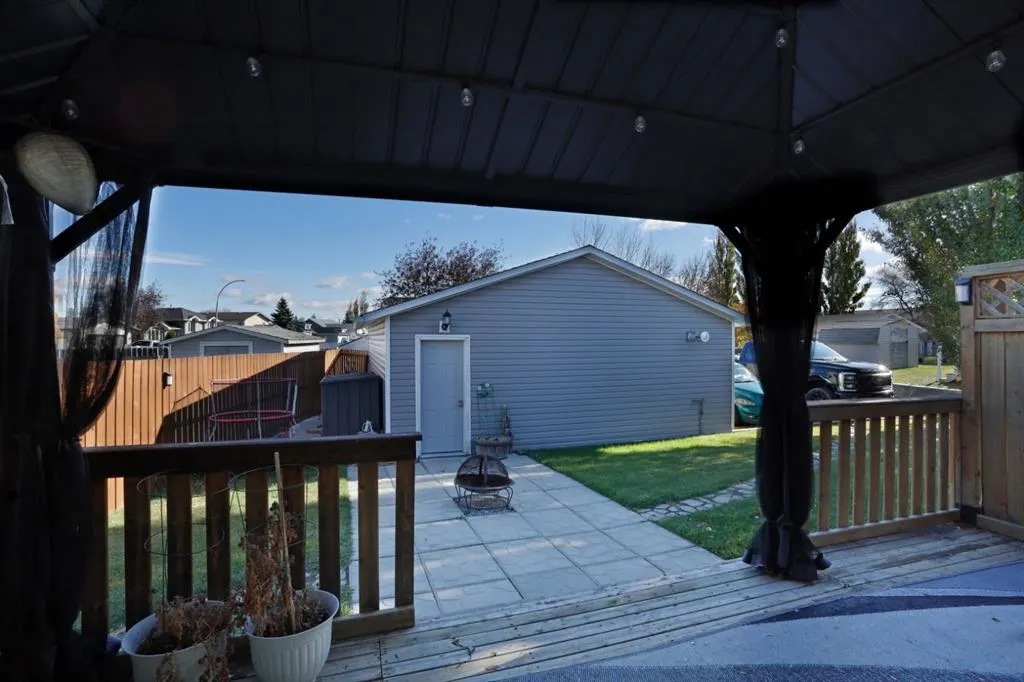305 3 Street W