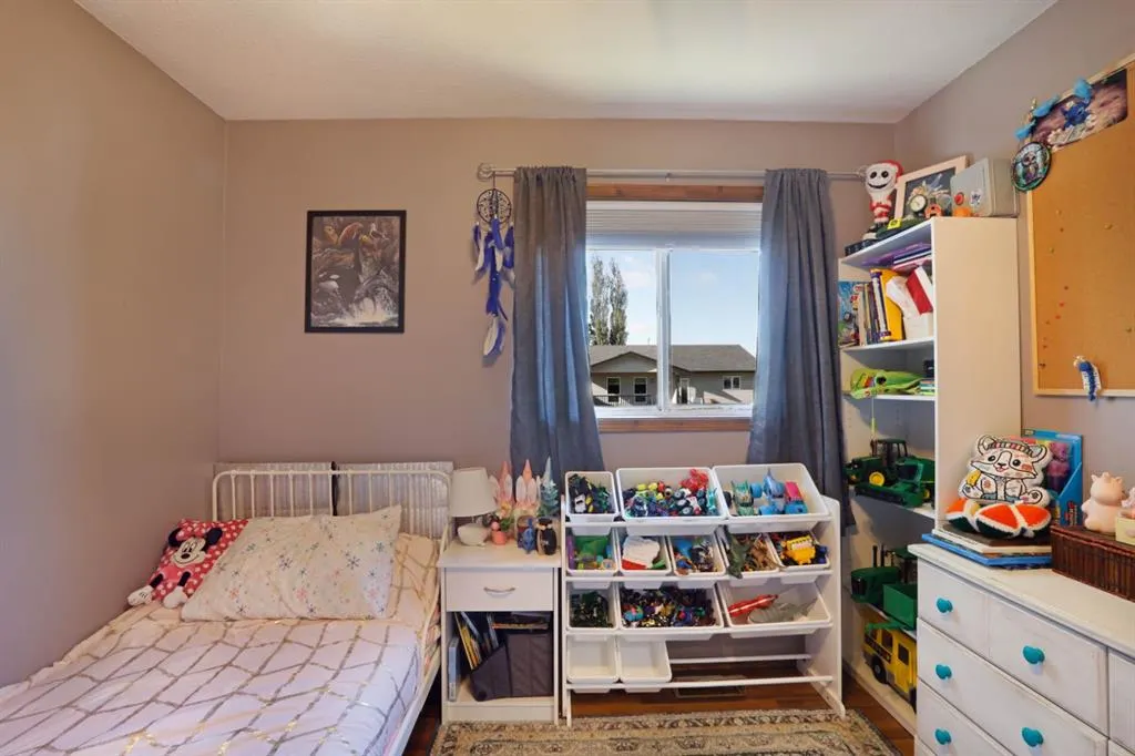 305 3 Street W