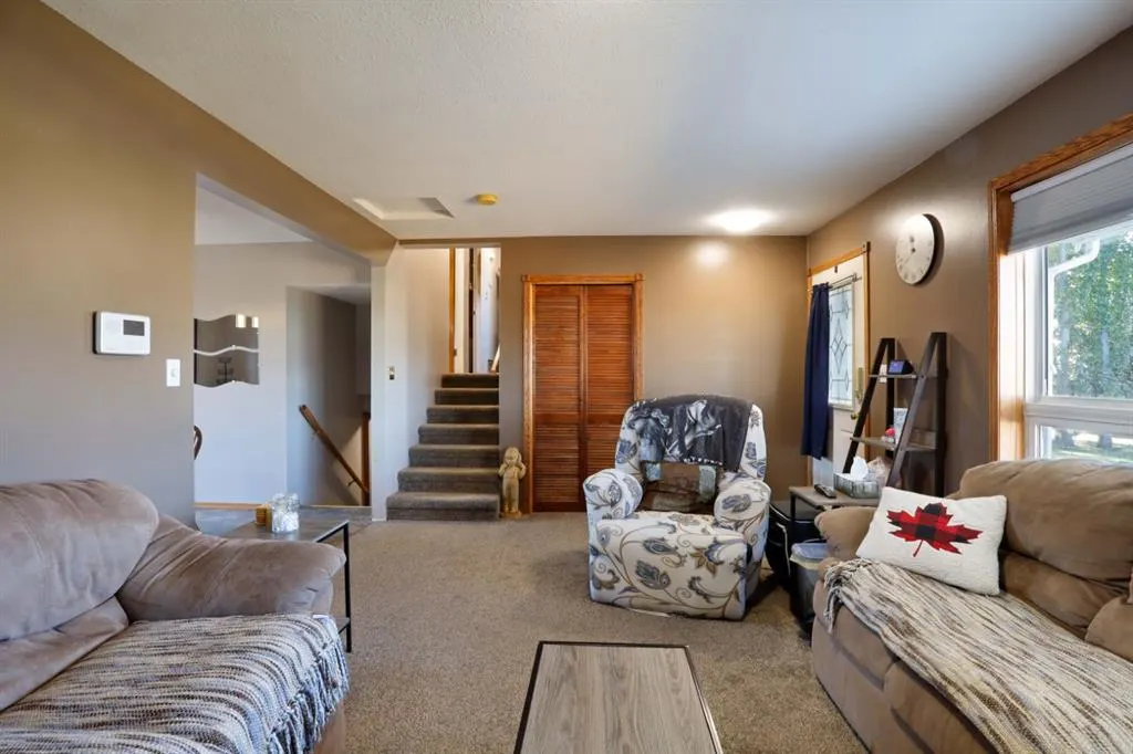 305 3 Street W