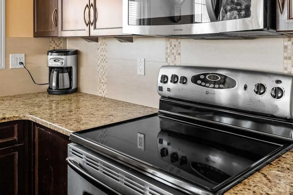 1 Crystal Green Lane, #300