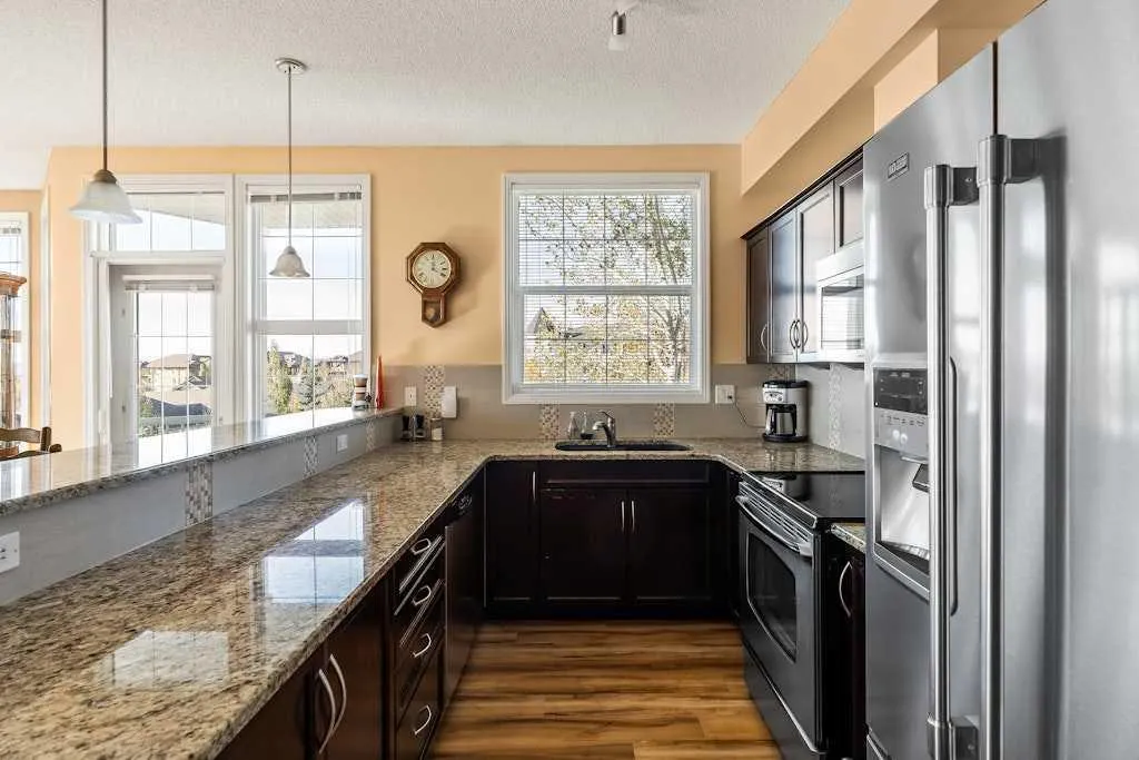 1 Crystal Green Lane, #300