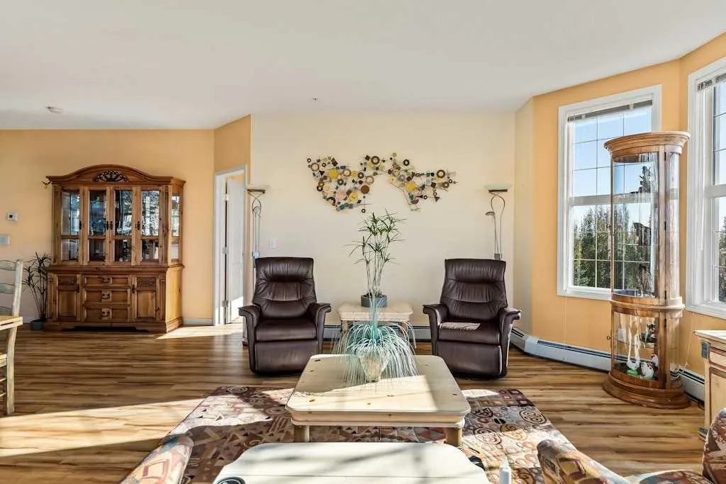 1 Crystal Green Lane, #300