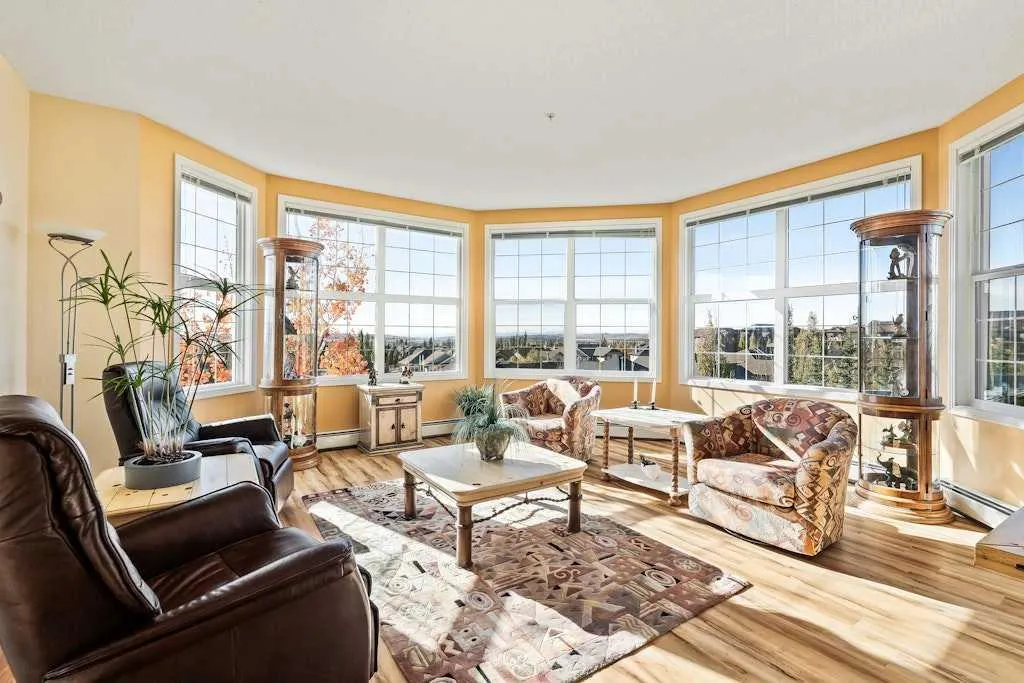 1 Crystal Green Lane, #300