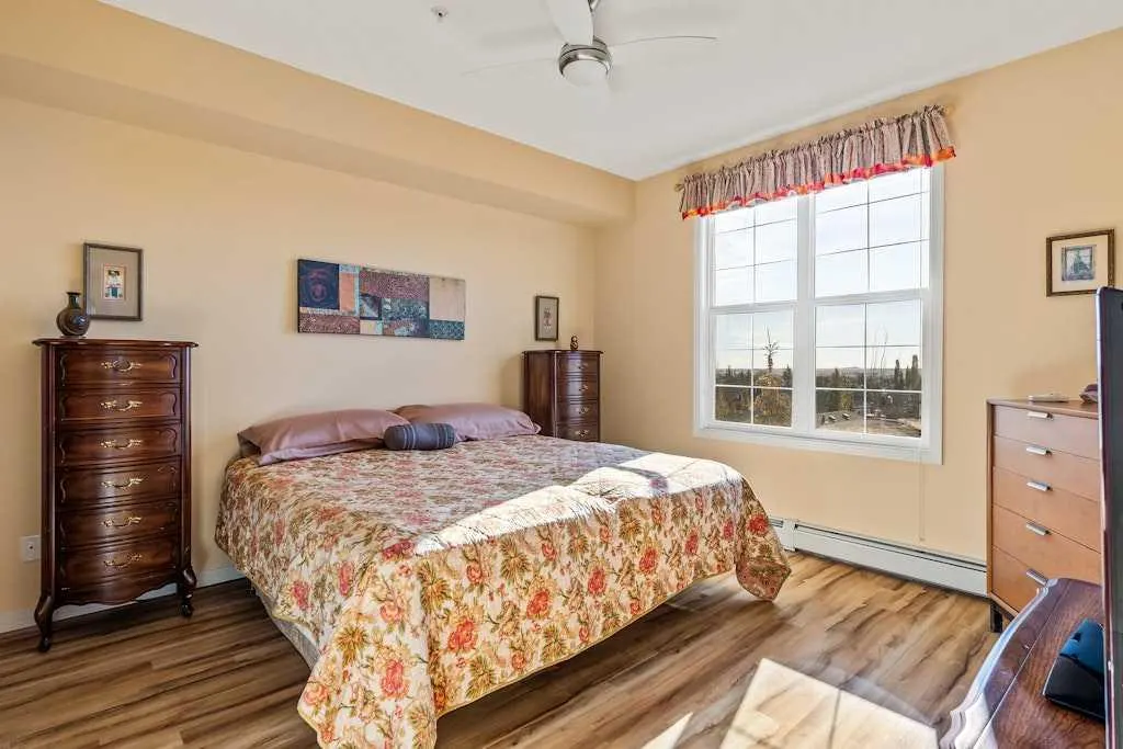 1 Crystal Green Lane, #300