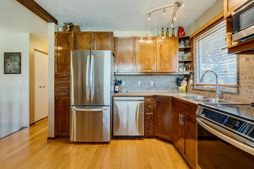 150 Midcrest Crescent SE