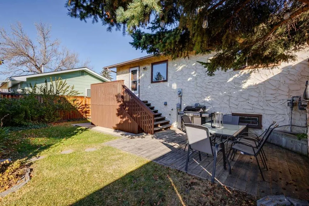 150 Midcrest Crescent SE