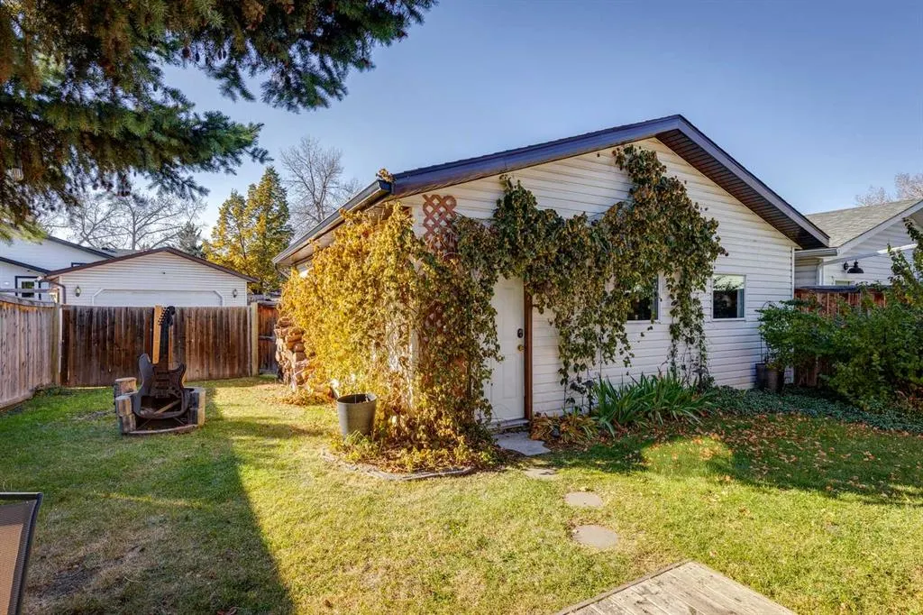 150 Midcrest Crescent SE