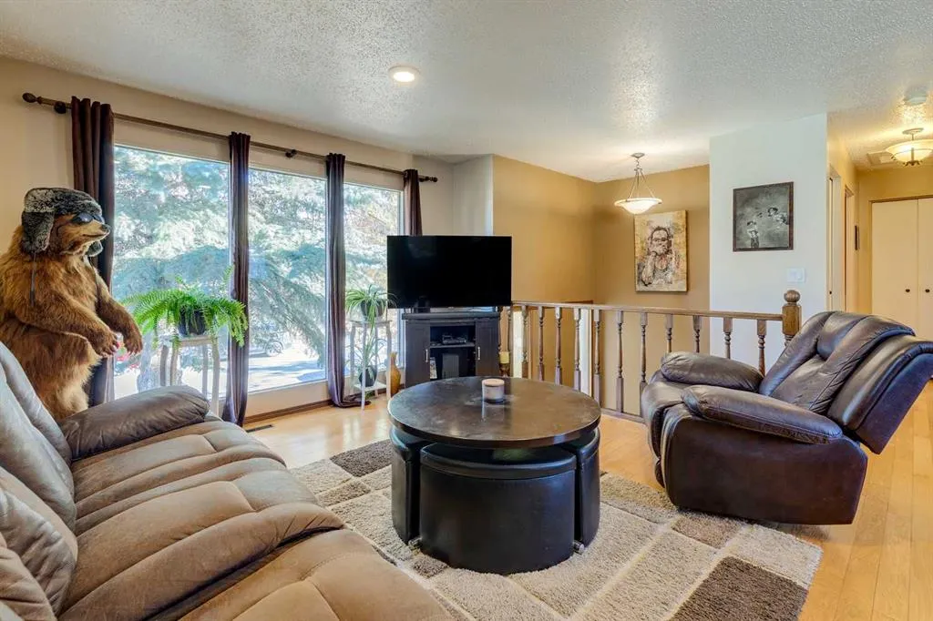 150 Midcrest Crescent SE