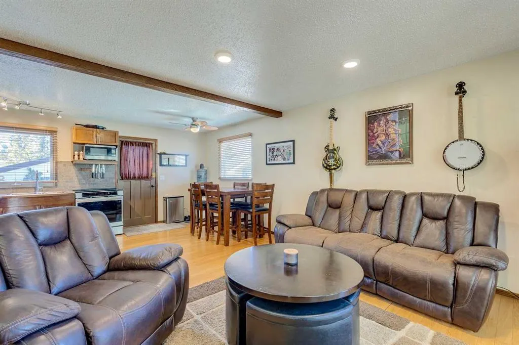 150 Midcrest Crescent SE