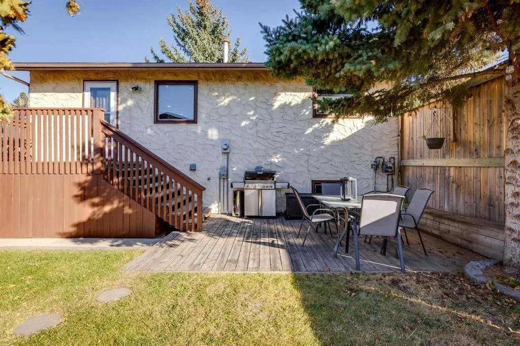150 Midcrest Crescent SE
