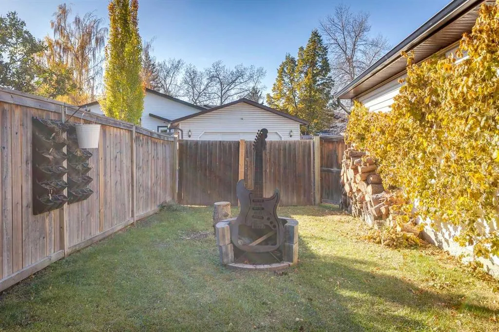 150 Midcrest Crescent SE