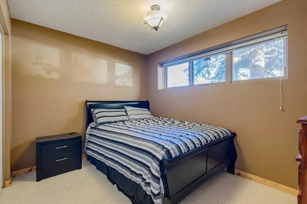 150 Midcrest Crescent SE