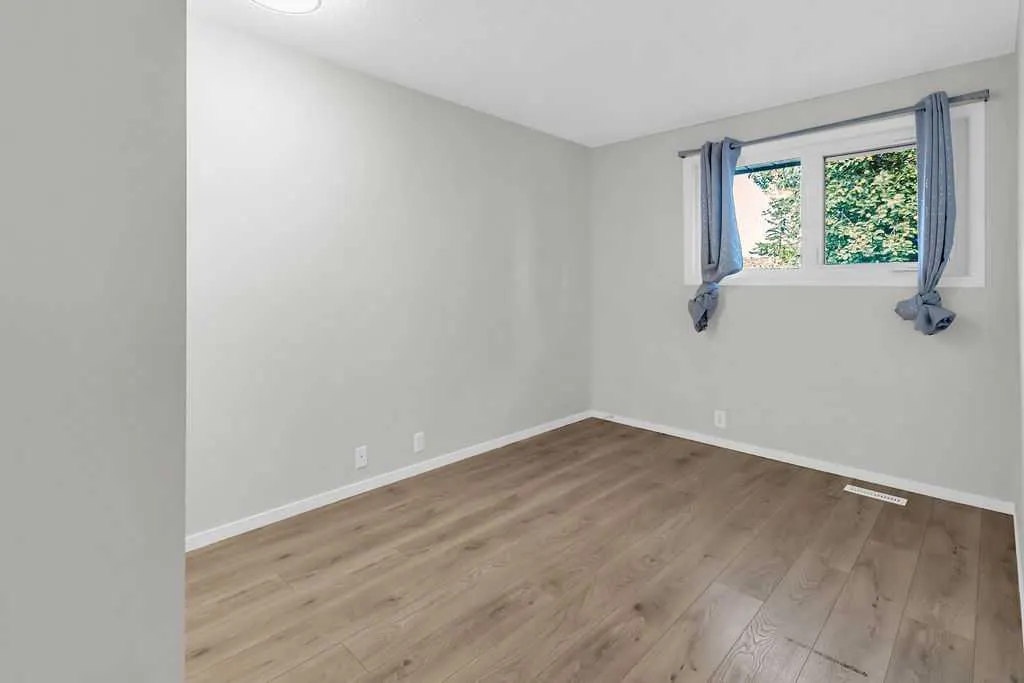 10 Radcliffe Crescent SE