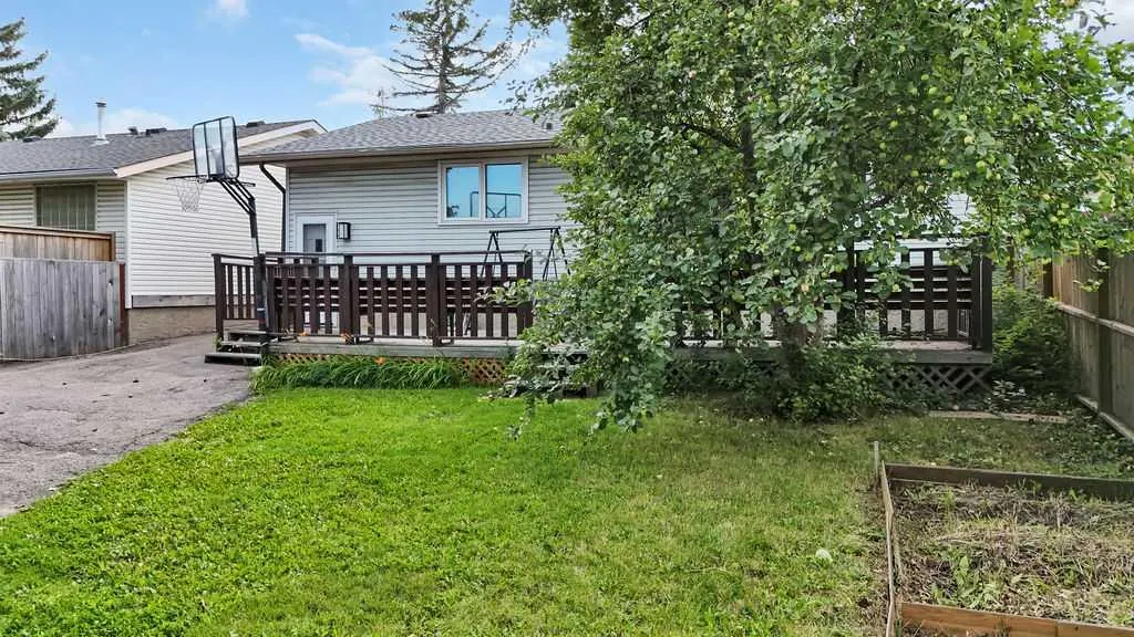 10 Radcliffe Crescent SE