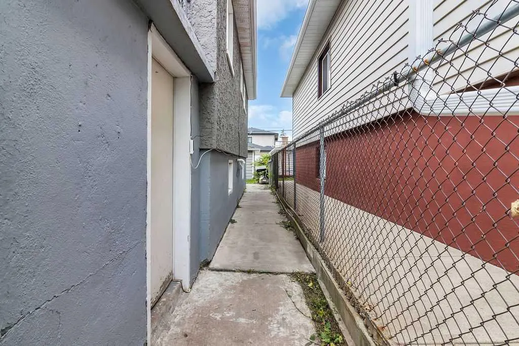 1212 Bantry Street NE