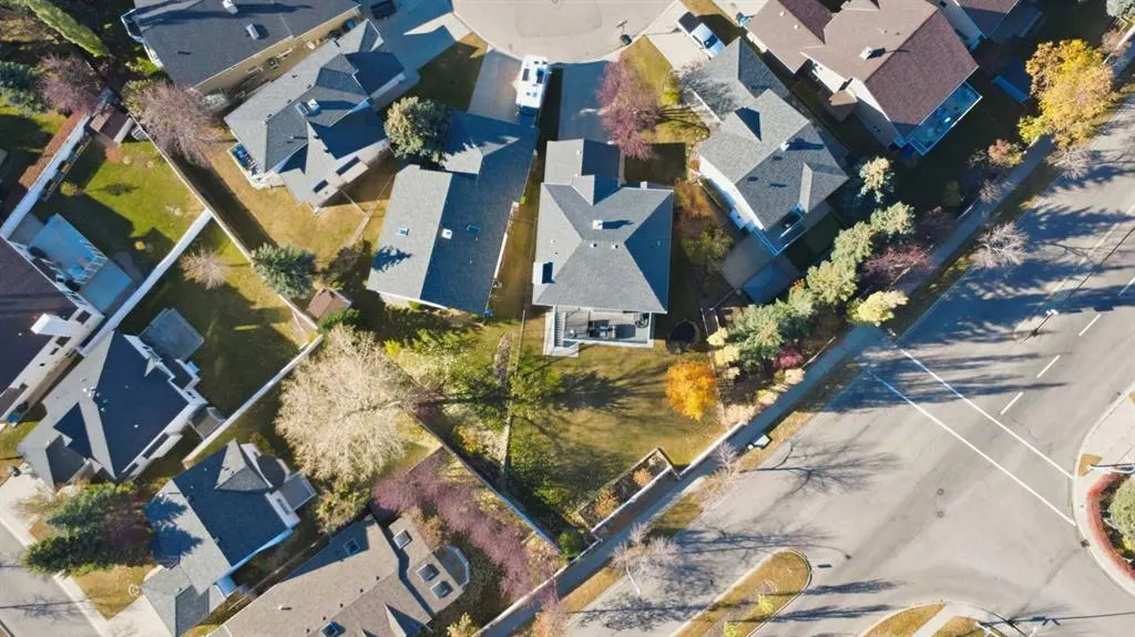 137 Sceptre Court NW