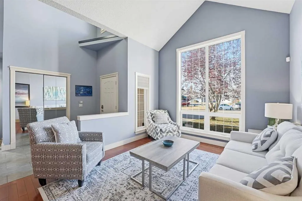 137 Sceptre Court NW