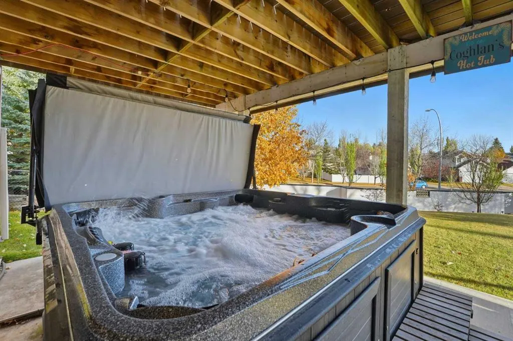 137 Sceptre Court NW