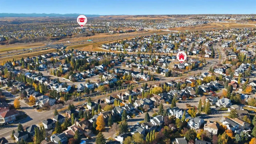 137 Sceptre Court NW