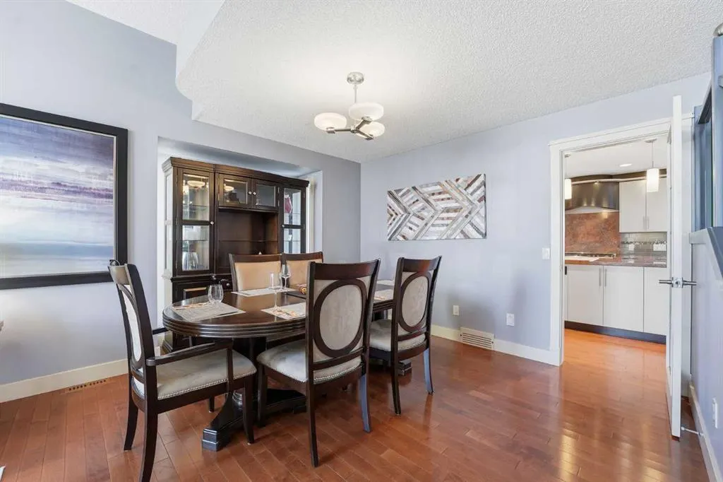 137 Sceptre Court NW