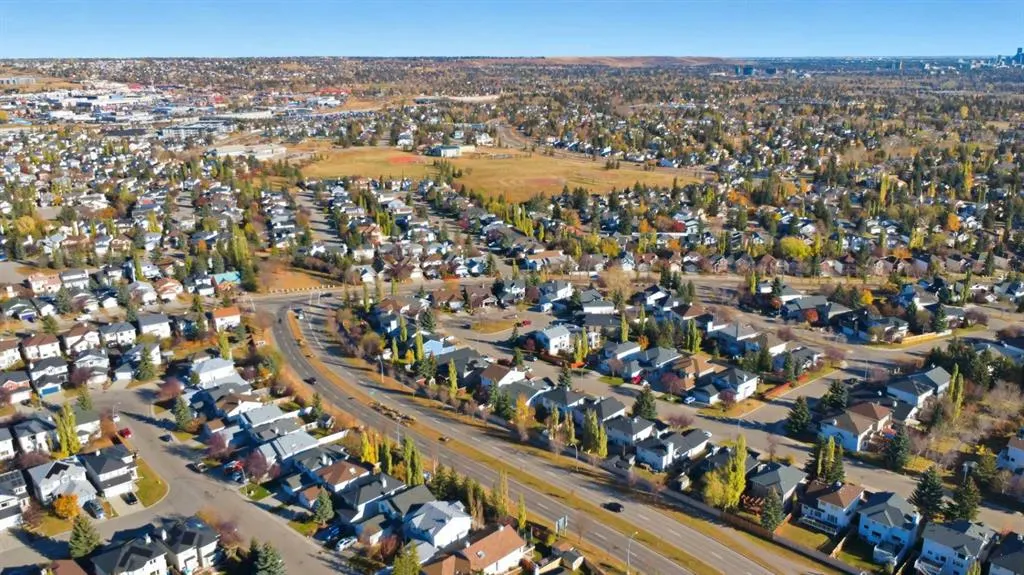 137 Sceptre Court NW