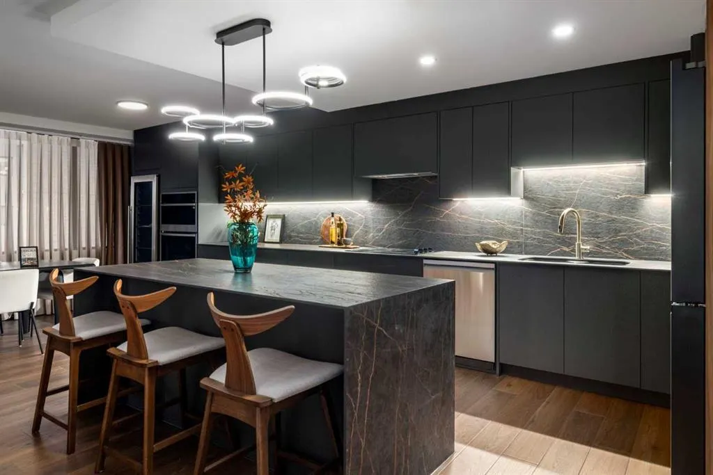 330 26 Avenue SW, #907