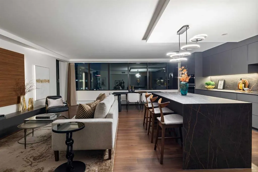 330 26 Avenue SW, #907