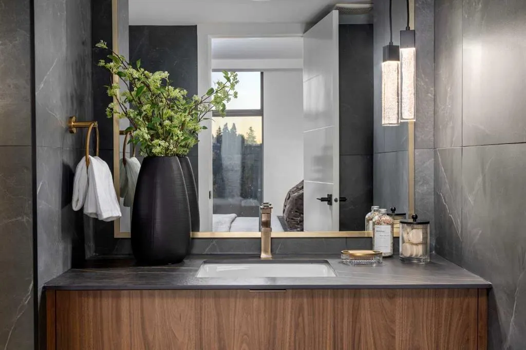 330 26 Avenue SW, #907