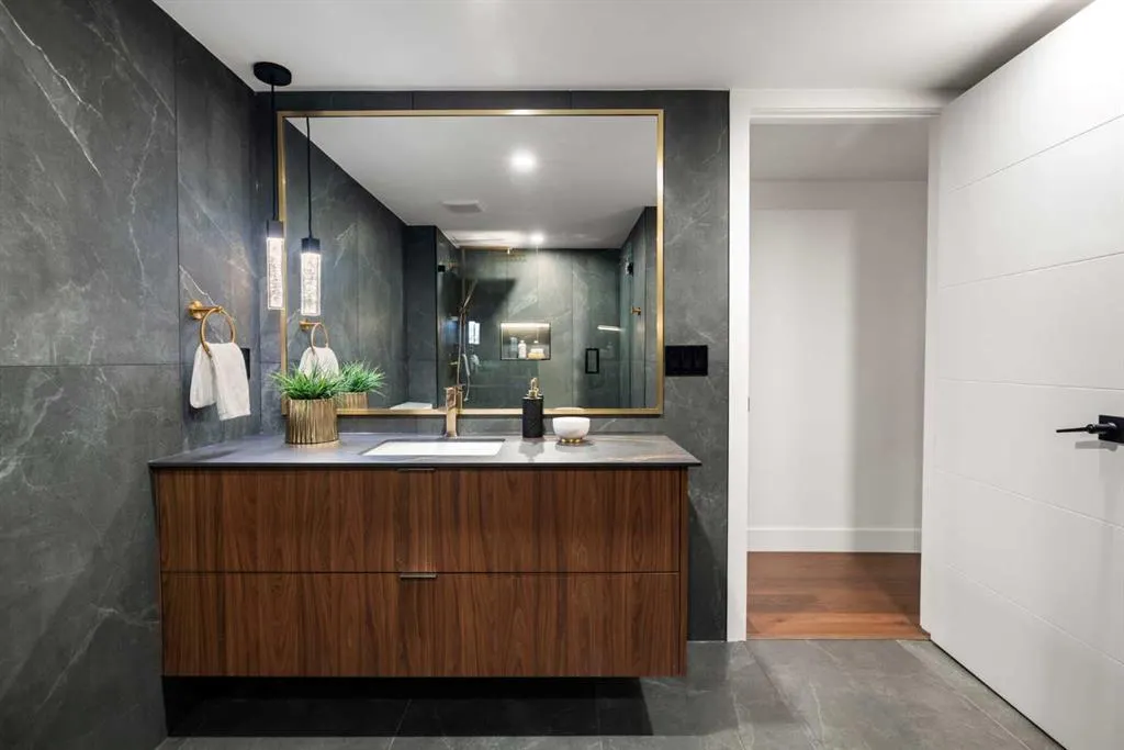 330 26 Avenue SW, #907