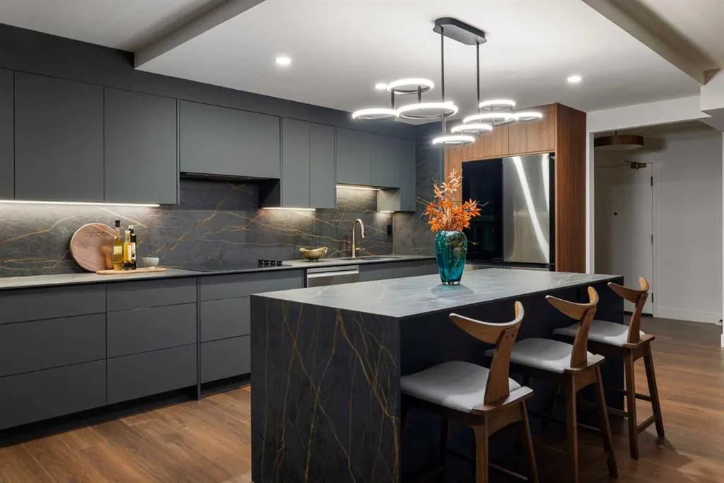 330 26 Avenue SW, #907