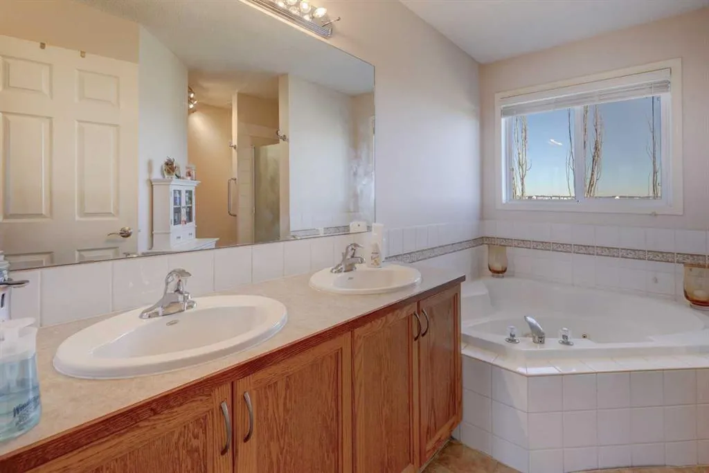 20 Coral Reef Bay NE