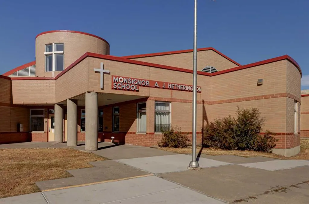 20 Coral Reef Bay NE