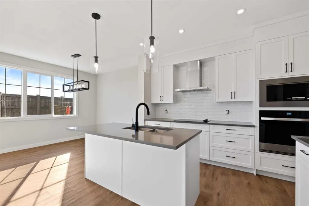 496 Lewisburg Place NE