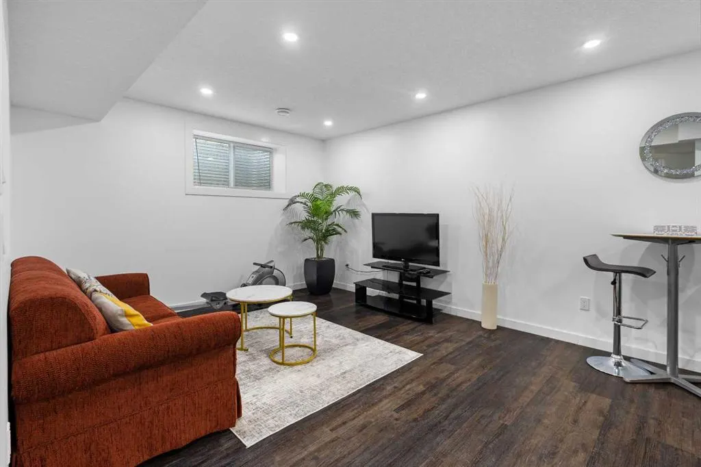 62 Carrington Rise NW