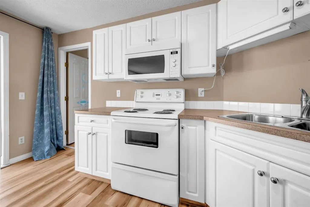4204 valleyview Park SE, #204