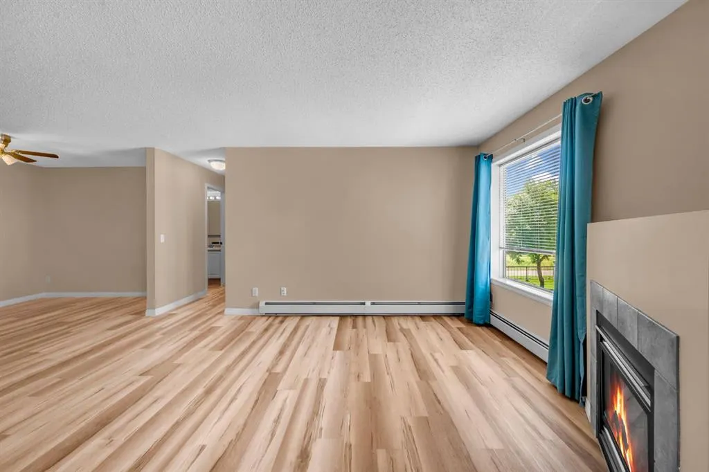 4204 valleyview Park SE, #204