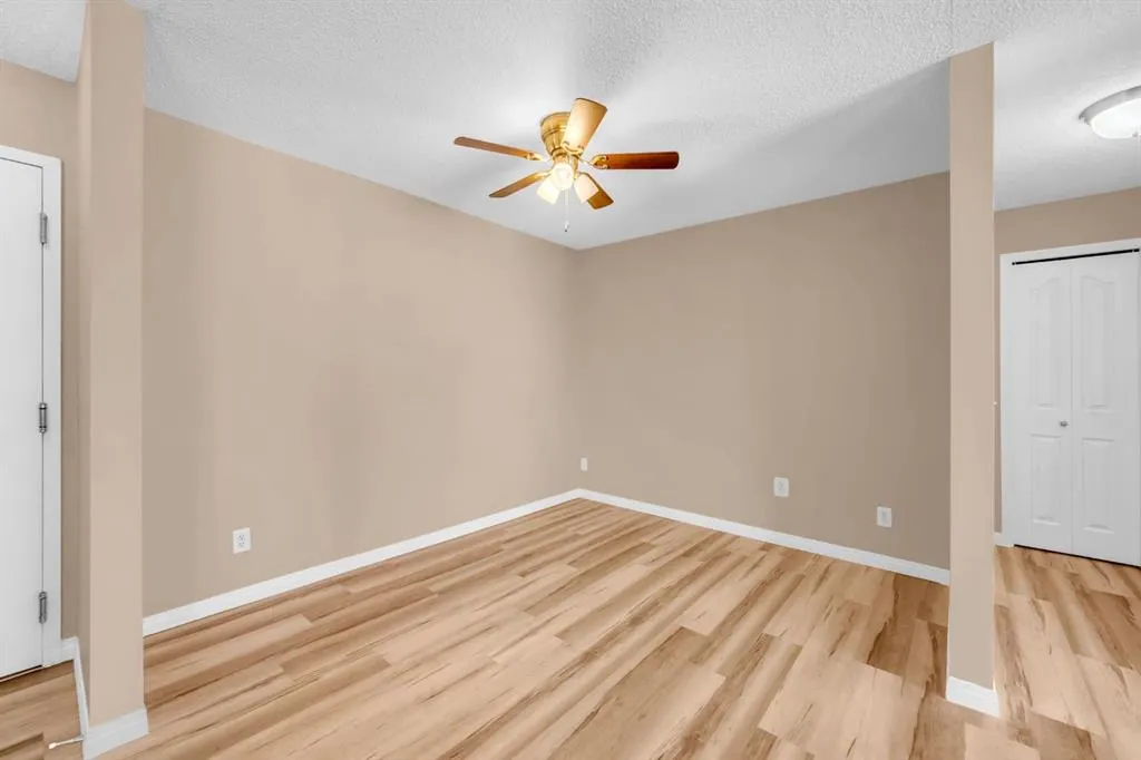 4204 valleyview Park SE, #204