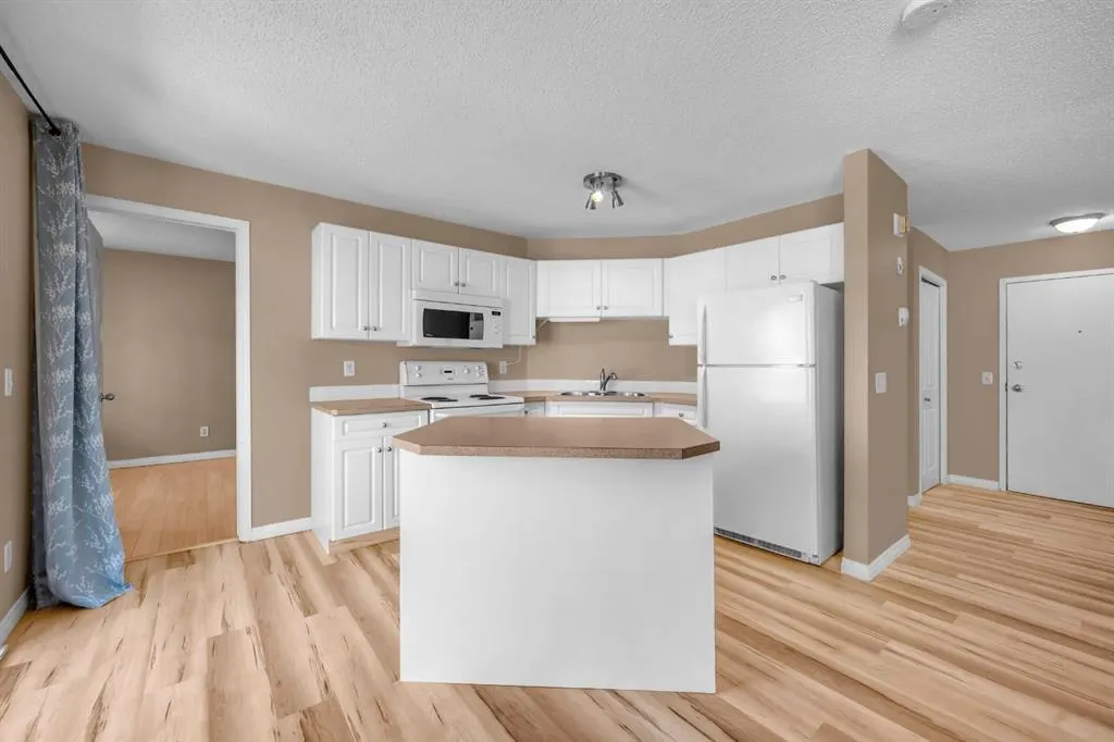 4204 valleyview Park SE, #204