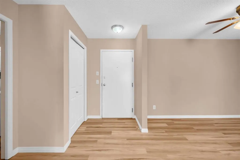 4204 valleyview Park SE, #204
