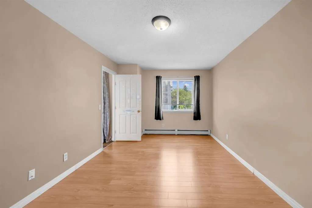 4204 valleyview Park SE, #204