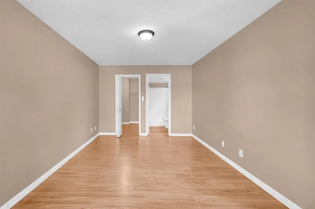 4204 valleyview Park SE, #204