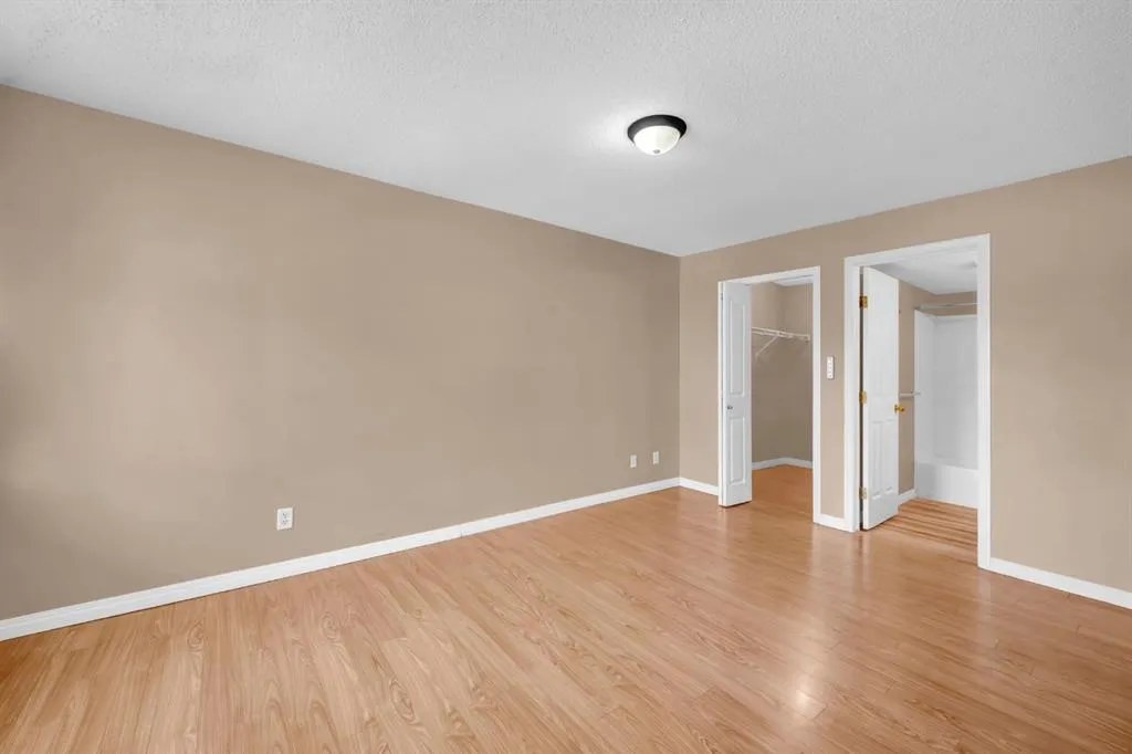 4204 valleyview Park SE, #204
